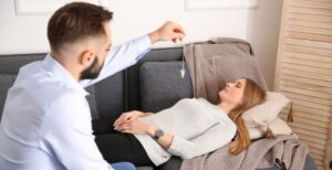 Read more about the article Demystifying Hypnotherapy: Separating Fact From Fiction